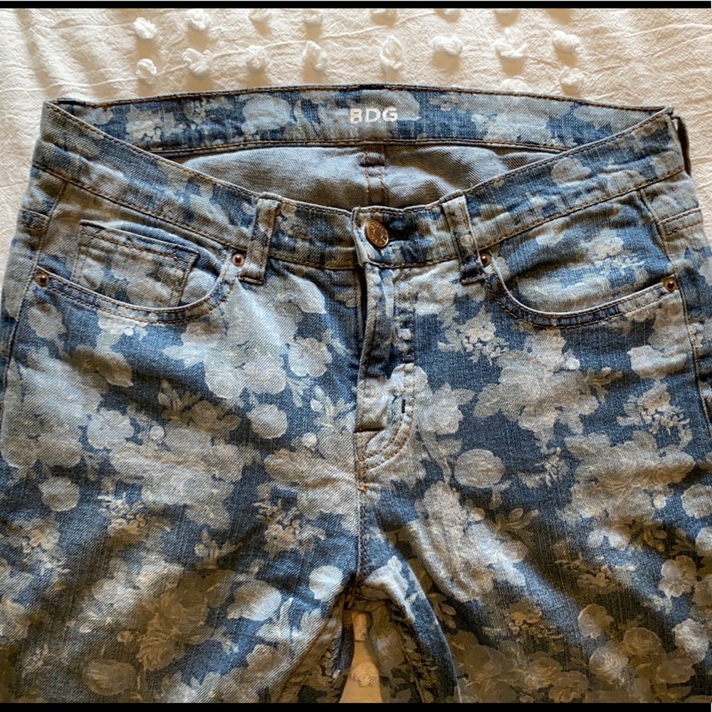 BDG mid-rise twig leg, long floral jeans, 27w